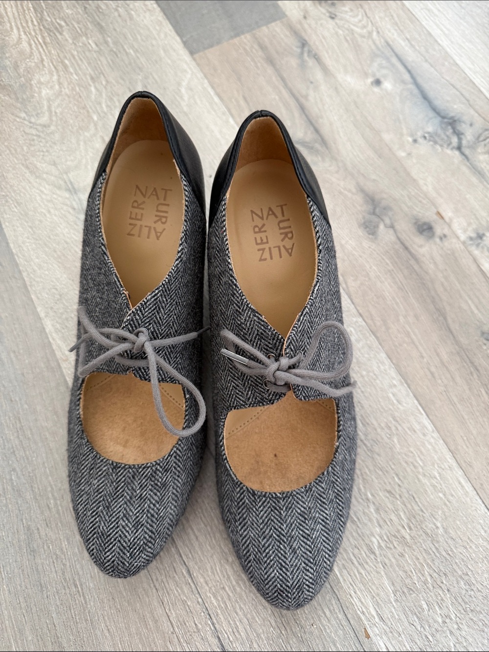 Naturalizer Gray Herringbone Lace-Up Heels size 6